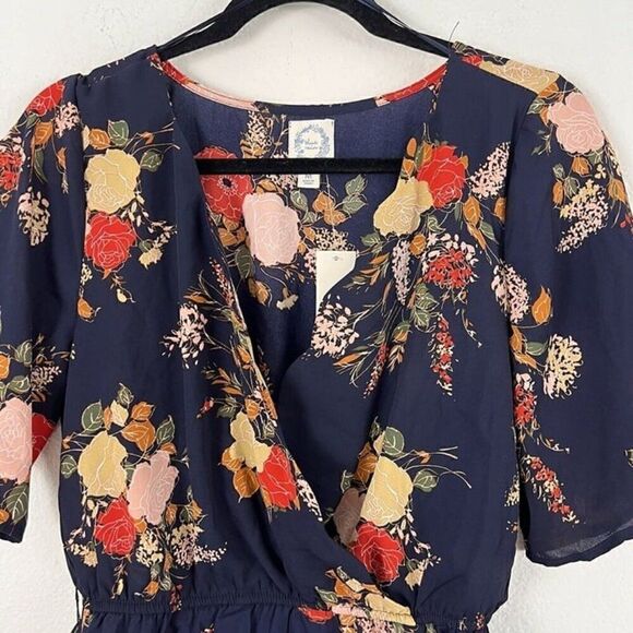 Blue Rain Francescas NWT Blue Peplum Scalloped Trim Floral Wrap Blouse Medium - Picture 9 of 12